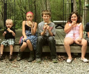 Image of kids eating ice cream - Restaurants Where Kids Can Play