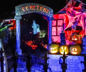 Free Haunted Houses and Halloween Displays: Haunted Groundz