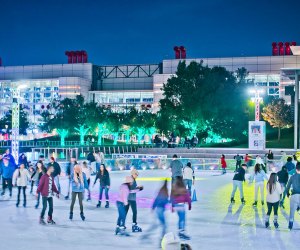 Must-Do 2019 Holiday Events in Houston for Kids Skate on Ice at Discovery Green this holiday season.