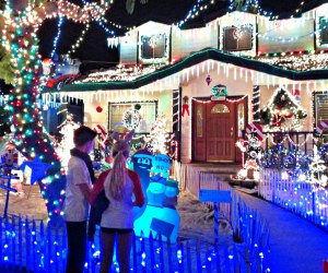 Best Christmas Light Displays And Home Holiday Decorations Around Los Angeles Mommypoppins Things To Do In Los Angeles With Kids