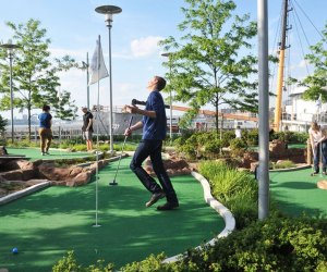 Mini golf near NYC Pier 25