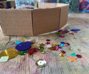 Valentine craft for toddlers with cardboard stamps - Playtivities