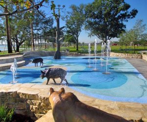 Kissimmee Lakefront Park's splash pad has a Florida theme.