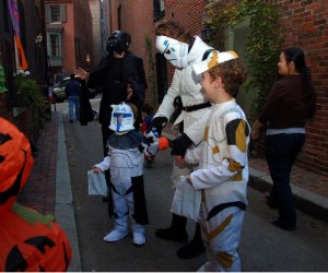 Beacon Hill closes down streets for traffic-free trick-or-treating. Photo by Chris Devers