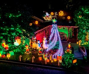 Best Neighborhood Holiday Lights and Christmas Lights in Los Angeles: Lights on Display