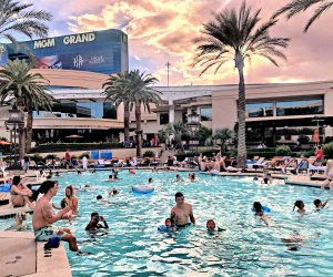 What to Wear to a Vegas Pool Party - Mommy Travels