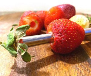 Mom Hacks That Make Everything Easier: Straws for strawberries