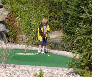 Spring Activities for Kids near Boston: image of mini golf.