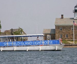 Photo of ferry boat in front of Norwalk Harbor Lighthouse