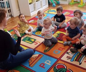 Baby Fingers offers baby sign language classes to deaf and hearing students of all ages. Photo courtesy of Baby Fingers