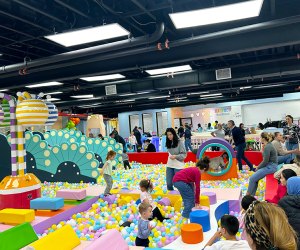 Indoor playground Rainbow Playpace: Huge, colorful ballpit