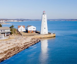 Best Beach Towns for a Weekend Getaway near NYC: Lynde Point Lighthouse in Old Saybrook