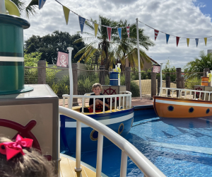 Peppa Pig Theme Park: Grandad Dog's Pirate Boat Ride