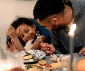 Thanksgiving jokes leave dad and daughter laughing at Thanksgiving dinner