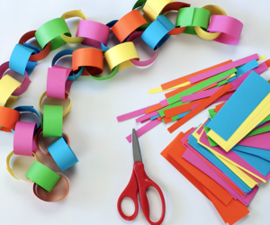 Paper Chains : Creative Ways for Holiday Cards Recycling