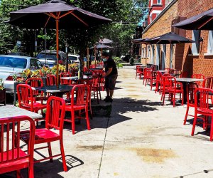 Chicago-Area Outdoor Restaurants for Families: Roots Pizza