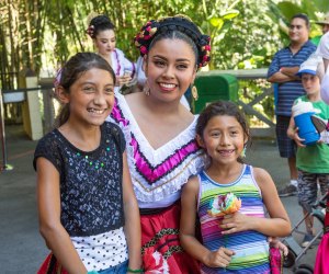 Honor the Mexican tradition of Día de los Niños/Children’s Day at the LA Zoo. Photo by Jamie Pham/GLAZA