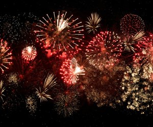 These CT fireworks will make 4th of July Weekend magical! Fireworks photo by Designecologist via Unsplash