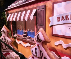 macy's santaland bake shop giant gingerbread house