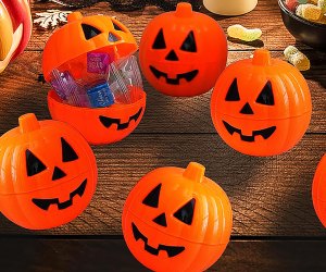 Halloween Scavenger Hunt idea: fillable plastic pumpkins