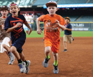 Astros Family Field Day 2014: With Photos of Adorable Kids!