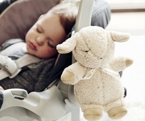 The portable Cloud b Sleep Sheep plays white noise and baby sleep music.