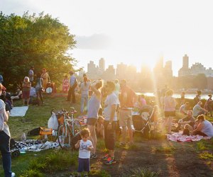 NYC playgrounds for birthday parties: Socrates Sculpture Park
