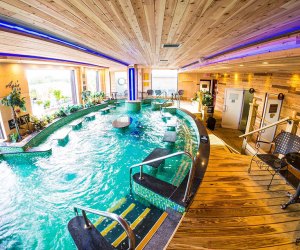 Indoor swimming pools in NYC: Spa Castle