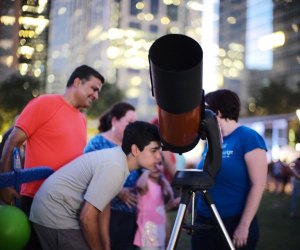 Things to Do in Houston This Weekend: Dia de los Muertos, Stargazing at Discovery Green Spend some time gazing up at the stars with the Houston Astronomical Society at Discovery Green. Photo courtesy of Daniel Ortiz.