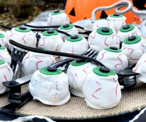  Halloween Party Game Ideas for Tweens and Teens Eyeball Halloween Cookies/Cake Pops