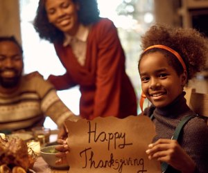 Image of family at Thanksgiving - Restaurants open on Thanksgiving 