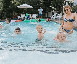 Image of kids splashing in the pool at a family-friendly resort near Boston.