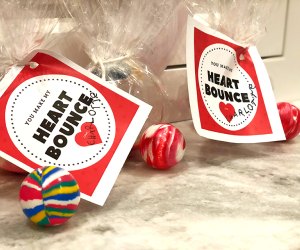 Last minute, easy Valentine's Day cards, here we come. Photo by Ally Noel for Mommy Poppins