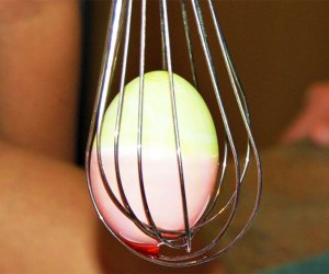How to Dye Easter Eggs: No messy hands with this genius whisk trick.