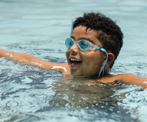 Image of a child swimming - free swimming pools in Boston