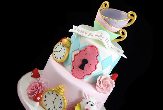 10 Birthday Cake Bakeries In Nyc With Stunning Designs For Kids Mommypoppins Things To Do In New York City With Kids - roblox cake pretty cool design the avenue cakery