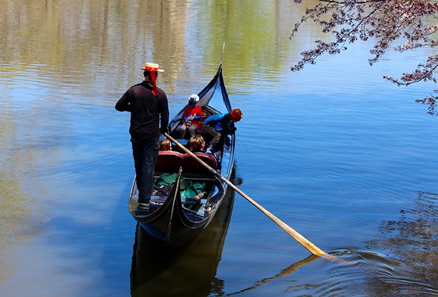 NYC boat ride with kids Venetian Gondola Tour in Central Park