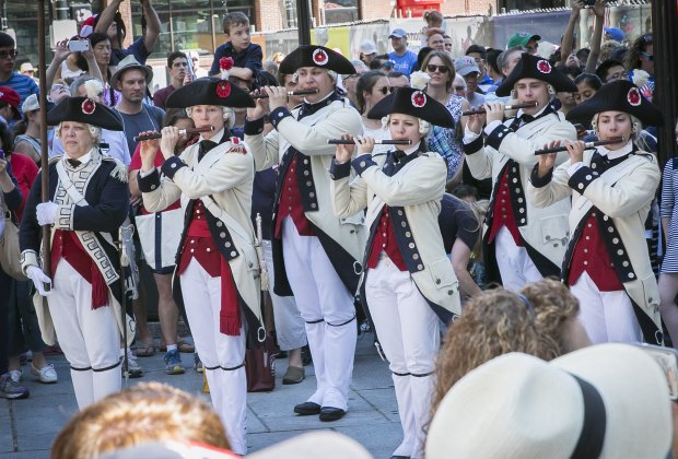 Free things to do with kids-image of musicians at Harborfest.