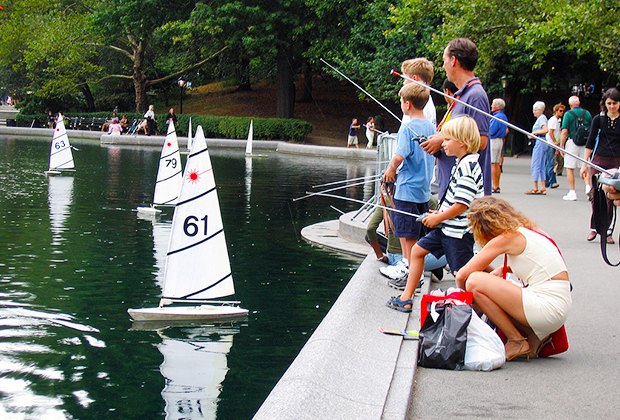 100 things to do in NYC with Kids: Sail a model boat in Central Park