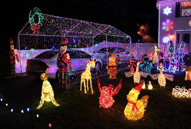 Long Island Homes with the Most Spectacular Holiday Lights | Mommy ...