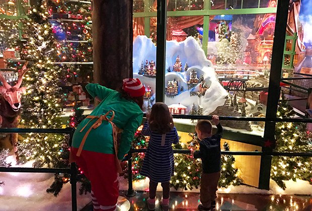 Macy S Santaland Nyc When And How To See Santa At Herald