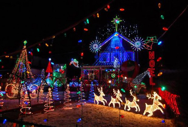 Bright Lights Christmas Framingham Ma 2022 Best Christmas Lights On Houses In Boston | Mommypoppins - Things To Do In  Boston With Kids