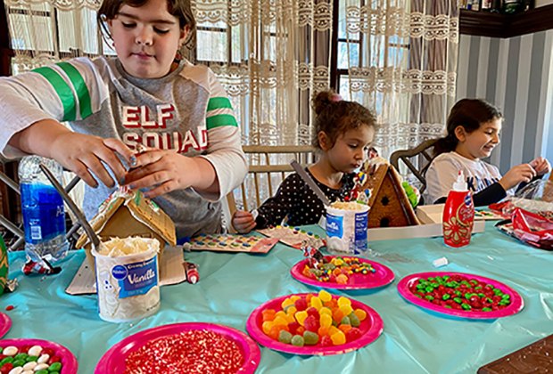 Christmas Activities and Christmas Crafts for Kids: Gingerbread houses