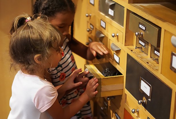 museum natural history discovery american nyc mommypoppins exploration littlest exactly visitors sounds hands even experience