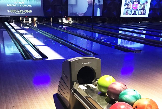 Best Bowling Alleys in Atlanta for Kids: Stars and Strikes 