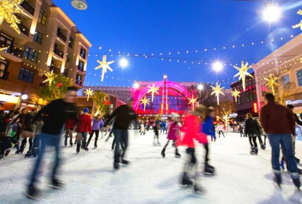 atlanta open on Christmas: skating in Atlanta at Avalon