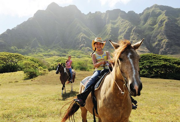 kids horseback riding at kuoloa ranch