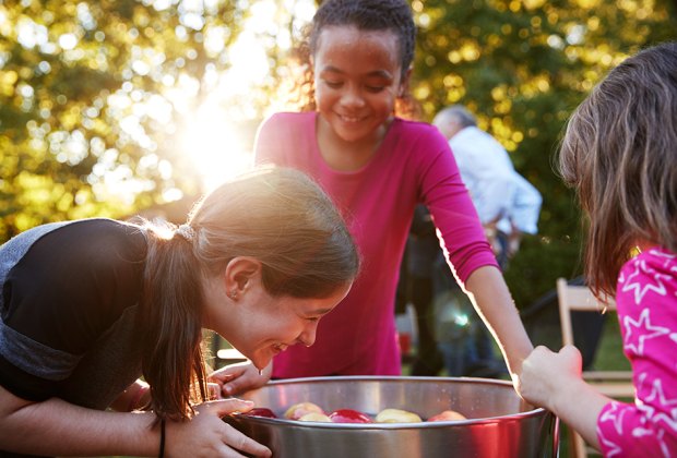 Classic Outdoor Games for Kids: Bobbing for apples 