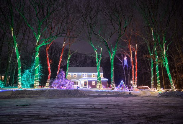 Bright Lights Christmas Framingham Ma 2022 Best Christmas Lights On Houses In Boston | Mommypoppins - Things To Do In  Boston With Kids