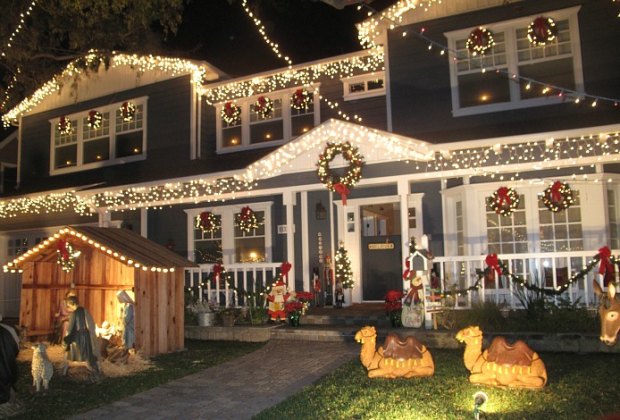 Best Christmas Light Displays and Home Holiday Decorations around Los